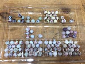 lot 266 image: Vintage Swirly Old Marbles - In Tray