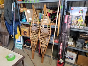 lot 171 image: Classic Torpedo Snowshoes - Made in Canada