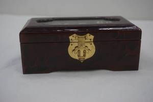 lot 21 image: Asian trinket box