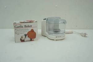 lot 57 image: Handy Chopper Plus and Garlic Baker