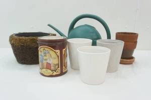 lot 68 image: Flower pots and waterer