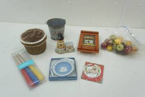 lot 70 image: Citronella candles and other decor