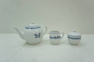 lot 87 image: Disneyland dishes, Mickey and Minnie Mouse