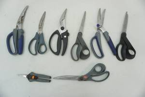 lot 119 image: scissors lot, Fiskars and other