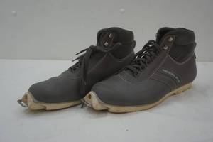 lot 125 image: Cross country ski boots, size 44
