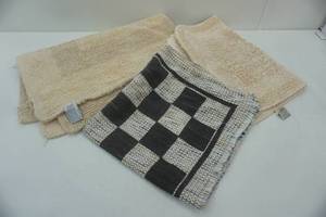 lot 127 image: Cotton rugs