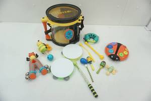 lot 142 image: Kids toy Bee Bop Band set and other toys