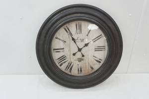 lot 148 image: 23 decorative clock