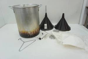 lot 175 image: deep fry pot
