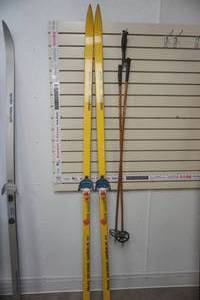 lot 202 image: cross country skis