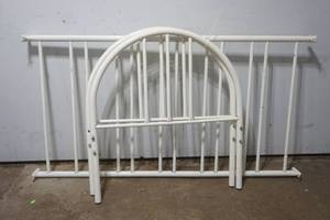 lot 212 image: youth bed frame