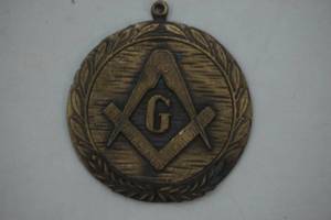 lot 239 image: Masonic pendant