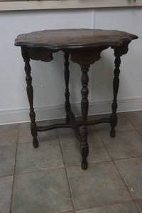 lot 267 image: vintage occasional table