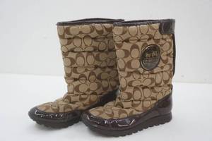 lot 289 image: Coach boots