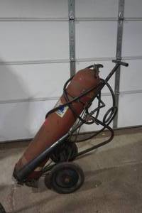 lot 290 image: commercial fire extinguisher