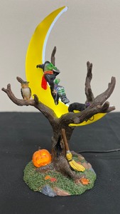 lot 21 image: Lemax Spooky Town Collection Witchs R & R - Table Accent (2007)