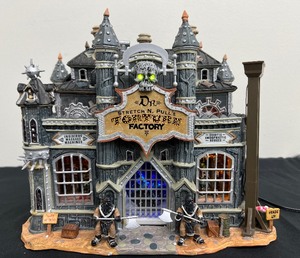 lot 19 image: Lemax Pumpkin Hallow Dr. Stretch N. Pulls Torture Factory - 2004