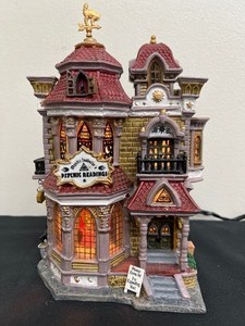 lot 17 image: Lemax Porcelain Haunted House Pumpkin Hollow