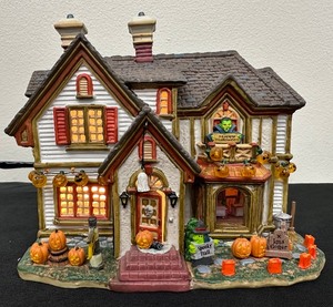 lot 32 image: Lemax Spooky Town Collection Porcelain Lighted House - (2004)