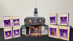 lot 50 image: Hallmark The Mansion on Ravenwood Lane including 8 Keepsake Halloween Ornaments (2004)