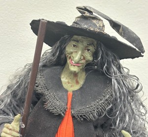 lot 101 image: Salem Artisan Made Witch Decorative Figurine