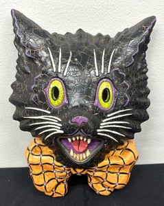 lot 78 image: Cute Cat Motif Wooden Halloween Mask