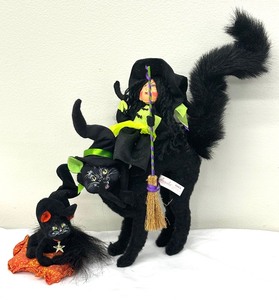 lot 39 image: Annalee Cute Cat and Witch Figurine