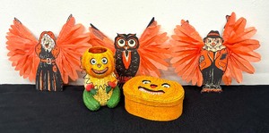 lot 75 image: Vintage 1950s Halloween Diecut Crepe Paper Decorations & Decorative Figurines