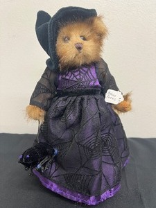 lot 41 image: The Bearington Collection Hocus Pocus Bear