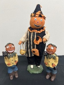 lot 26 image: Bethany Lowe Halloween Figurine & Two Vintage Poli-Woggs Folk Art Pumpkin Head with Cat Halloween Figures