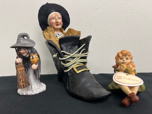 lot 97 image: A Threesome of Halloween Fun