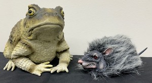 lot 104A image: Large Halloween Toad and Rat