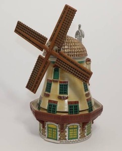 lot 7 image: Anheuser-Busch Collectors Club