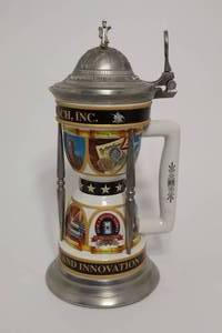 lot 18 image: Anheuser-Busch Collectors Club