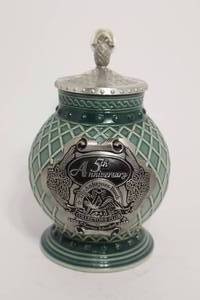 lot 95 image: Anheuser-Busch Collectors Club 1999 5th Anniversary Stein