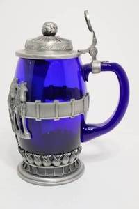 lot 160 image: Anheuser-Busch Collectors Club 2004 Stein