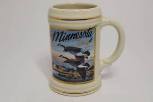 lot 193 image: Minnesota Wildlife 857 Canada Geese Stein