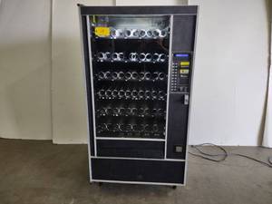 lot 19 image: Automatic Products Model Snackshop ...