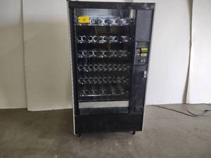 lot 18 image: Automatic Products Model Snackshop ...