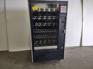 lot 25 image: Automatic Products Model Snackshop ...