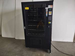 lot 16 image: AMS Model AMS39-640 Commercial Vend...