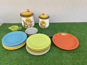 lot 94 image: Fiesta Stoneware & Kitchen Storage Containers