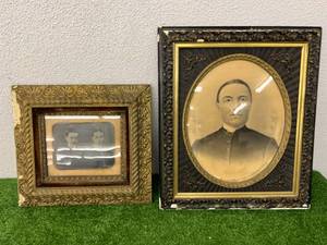 lot 7 image: Antique FramesPhotos