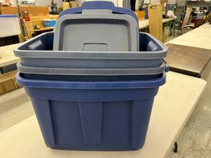 lot 12 image: 18 Gallon Totes with Lids