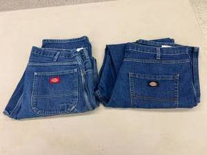 lot 16 image: Dickies Jeans 36x32