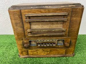 lot 39 image: Vintage Radio