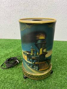 lot 41 image: Vintage Lamp