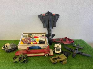 lot 68 image: Toys