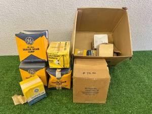 lot 82 image: Sealed Beam Lamps