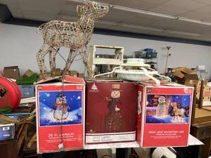 lot 101 image: Holiday Items